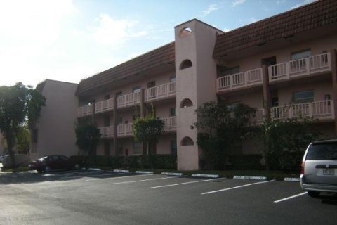 Copropriété à vendre à Sunrise, Floride: 2 chambres, 95.69 m2 № 1094078 - photo 2