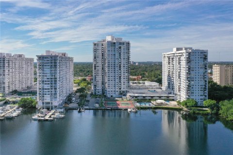 Condo in Aventura, Florida, 2 bedrooms  № 1377287 - photo 1