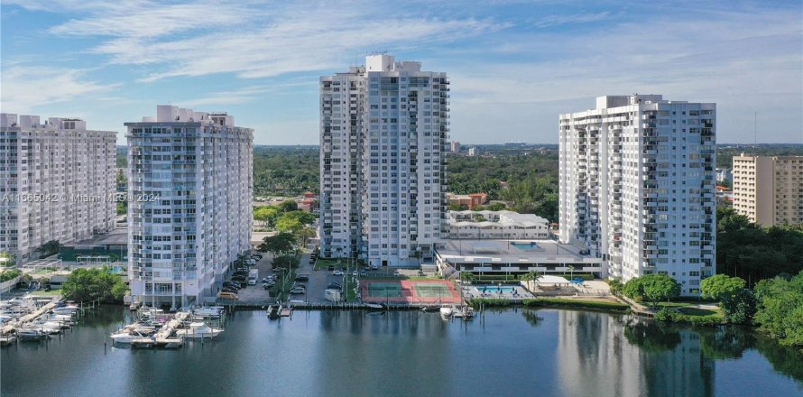 Condo in Aventura, Florida, 2 bedrooms  № 1377287