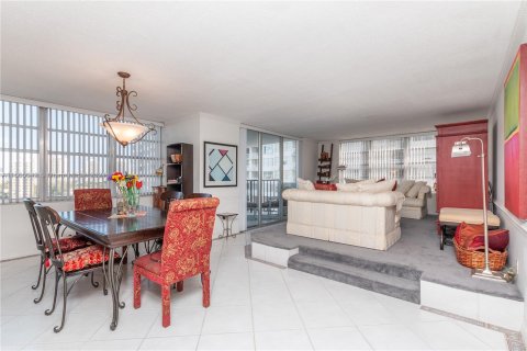 Copropriété à vendre à Aventura, Floride: 2 chambres, 116.87 m2 № 1377287 - photo 4