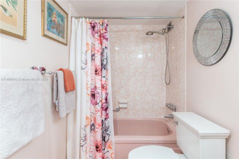 Condo in Aventura, Florida, 2 bedrooms  № 1377287 - photo 26