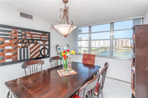 Condominio en venta en Aventura, Florida, 2 dormitorios, 116.87 m2 № 1377287 - foto 14