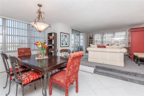 Condo in Aventura, Florida, 2 bedrooms  № 1377287 - photo 11