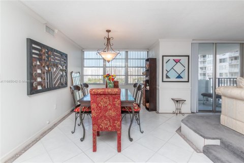 Copropriété à vendre à Aventura, Floride: 2 chambres, 116.87 m2 № 1377287 - photo 3