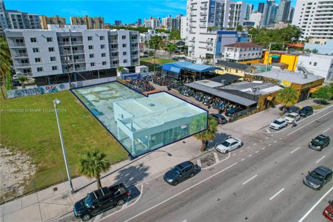 Propiedad comercial en venta en Miami, Florida № 1377240 - foto 3