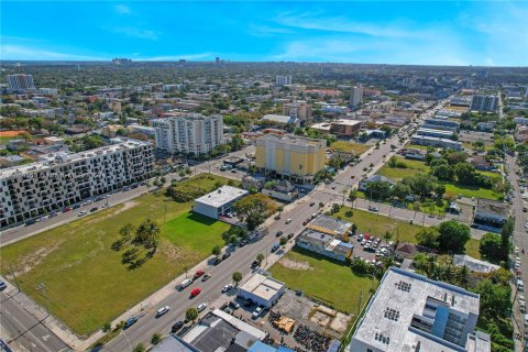 Propiedad comercial en venta en Miami, Florida № 1377240 - foto 10