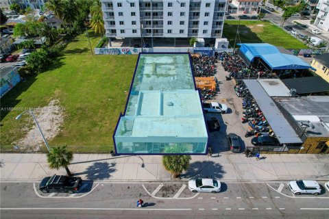 Propiedad comercial en venta en Miami, Florida № 1377240 - foto 1