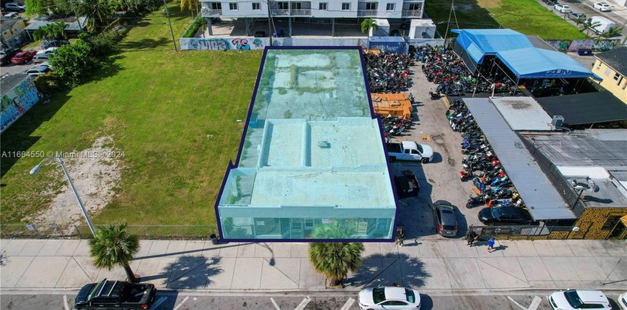 Commercial property in Miami, Florida № 1377240