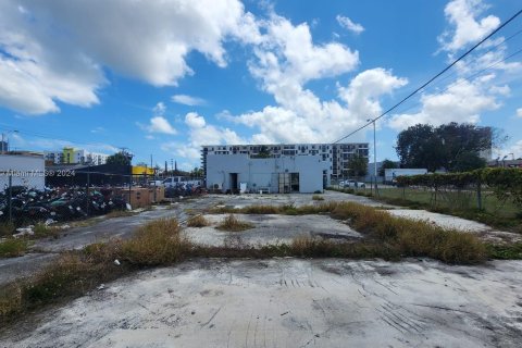 Propiedad comercial en venta en Miami, Florida № 1377240 - foto 13