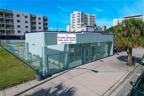 Propiedad comercial en venta en Miami, Florida № 1377240 - foto 4