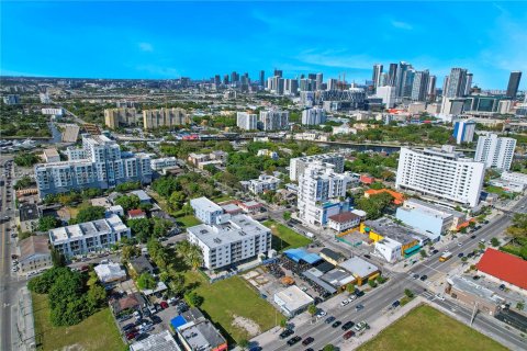 Propiedad comercial en venta en Miami, Florida № 1377240 - foto 8