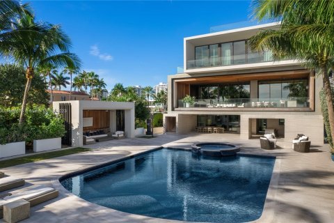 Villa ou maison à vendre à Golden Beach, Floride: 9 chambres, 1103.68 m2 № 779026 - photo 2
