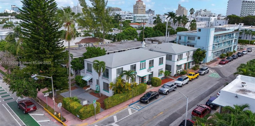 Commercial property in Miami Beach, Florida 675.59 sq.m. № 843802