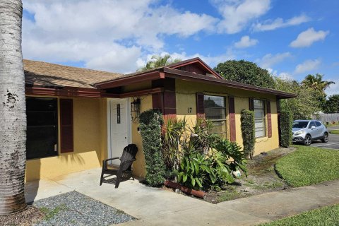 Townhouse in Lake Worth, Florida 2 bedrooms, 94.2 sq.m. № 1155698 - photo 13