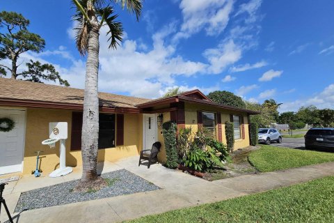 Adosado en venta en Lake Worth, Florida, 2 dormitorios, 94.2 m2 № 1155698 - foto 12