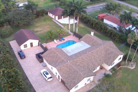 Casa en venta en Southwest Ranches, Florida, 5 dormitorios, 372.54 m2 № 1185476 - foto 2