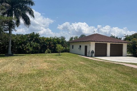 House in Southwest Ranches, Florida 5 bedrooms, 372.54 sq.m. № 1185476 - photo 11