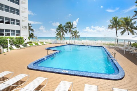 Condo in Fort Lauderdale, Florida, 2 bedrooms  № 1345423 - photo 15