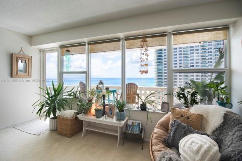 Condo in Fort Lauderdale, Florida, 2 bedrooms  № 1345423 - photo 2