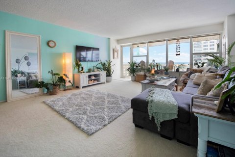 Condo in Fort Lauderdale, Florida, 2 bedrooms  № 1345423 - photo 3