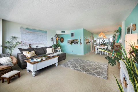 Condo in Fort Lauderdale, Florida, 2 bedrooms  № 1345423 - photo 6