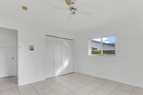 House in Palmetto Bay, Florida 6 bedrooms, 269.23 sq.m. № 961332 - photo 18