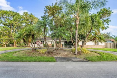 Casa en venta en Palmetto Bay, Florida, 6 dormitorios, 269.23 m2 № 961332 - foto 1