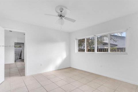 Casa en venta en Palmetto Bay, Florida, 6 dormitorios, 269.23 m2 № 961332 - foto 19