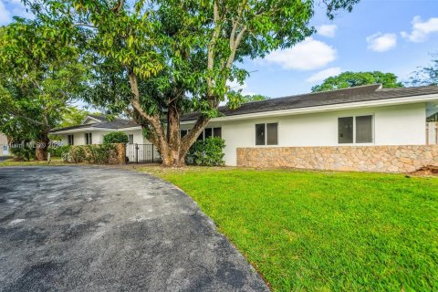 Casa en venta en Palmetto Bay, Florida, 6 dormitorios, 269.23 m2 № 961332 - foto 4