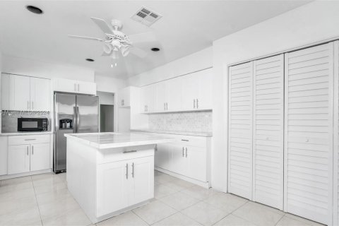 Casa en venta en Palmetto Bay, Florida, 6 dormitorios, 269.23 m2 № 961332 - foto 13