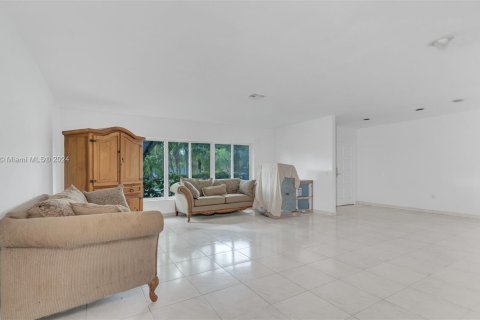 House in Palmetto Bay, Florida 6 bedrooms, 269.23 sq.m. № 961332 - photo 7