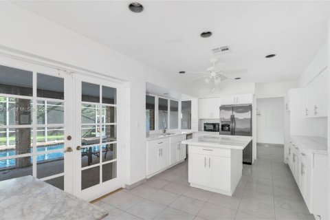 Casa en venta en Palmetto Bay, Florida, 6 dormitorios, 269.23 m2 № 961332 - foto 12
