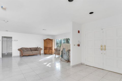 House in Palmetto Bay, Florida 6 bedrooms, 269.23 sq.m. № 961332 - photo 6