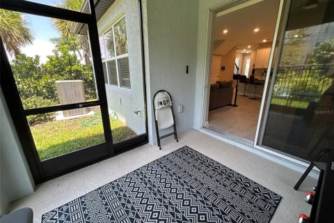 Townhouse in Saint Petersburg, Florida 3 bedrooms, 176.05 sq.m. № 1341112 - photo 21