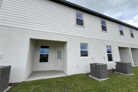 Townhouse in Dundee, Florida 3 bedrooms, 160.81 sq.m. № 1341169 - photo 4