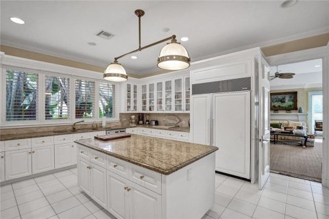 House in Wellington, Florida 5 bedrooms, 604.24 sq.m. № 179782 - photo 18