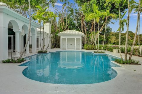 House in Wellington, Florida 5 bedrooms, 604.24 sq.m. № 179782 - photo 8