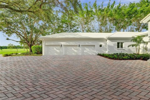 House in Wellington, Florida 5 bedrooms, 604.24 sq.m. № 179782 - photo 4