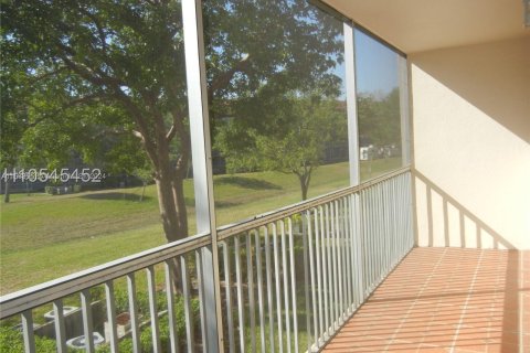 Copropriété à vendre à Pembroke Pines, Floride: 2 chambres, 88.54 m2 № 1168332 - photo 9