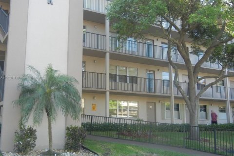 Copropriété à vendre à Pembroke Pines, Floride: 2 chambres, 88.54 m2 № 1168332 - photo 11