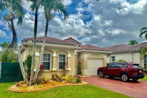 Villa ou maison à vendre à Miramar, Floride: 3 chambres, 143.26 m2 № 1168333 - photo 1