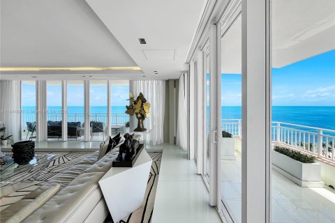 Condo in Key Biscayne, Florida, 4 bedrooms  № 1327821 - photo 22