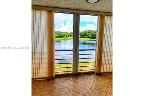 Condominio en venta en Davie, Florida, 2 dormitorios, 90.12 m2 № 1327905 - foto 3