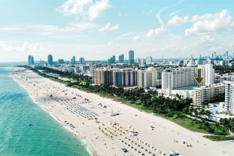 Condo in Miami Beach, Florida, 2 bedrooms  № 1421840 - photo 1