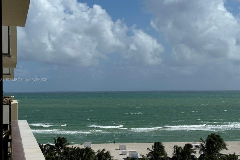 Condo in Miami Beach, Florida, 2 bedrooms  № 1421840 - photo 4