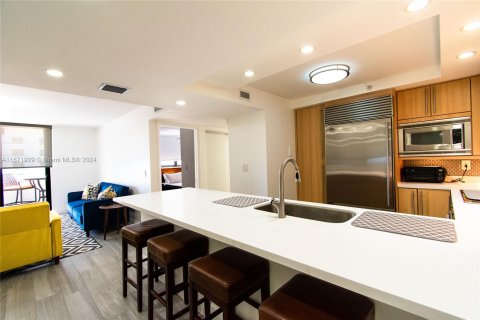 Condo in Miami Beach, Florida, 2 bedrooms  № 1421840 - photo 11