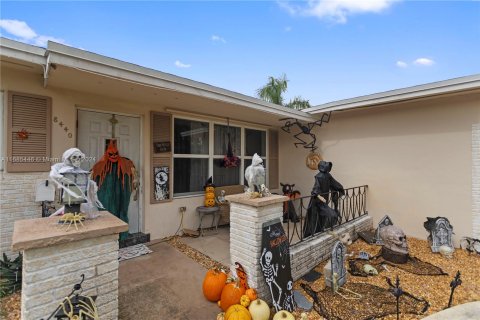 Villa ou maison à vendre à Pembroke Pines, Floride: 4 chambres, 166.85 m2 № 1421747 - photo 13