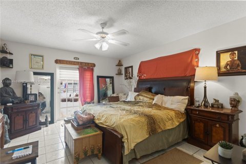 Villa ou maison à vendre à Pembroke Pines, Floride: 4 chambres, 166.85 m2 № 1421747 - photo 25