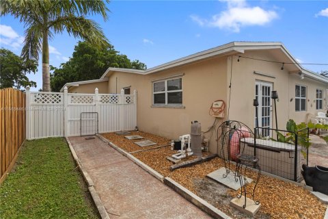 Villa ou maison à vendre à Pembroke Pines, Floride: 4 chambres, 166.85 m2 № 1421747 - photo 6