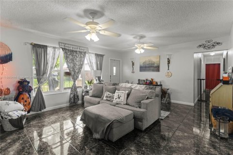 Villa ou maison à vendre à Pembroke Pines, Floride: 4 chambres, 166.85 m2 № 1421747 - photo 15